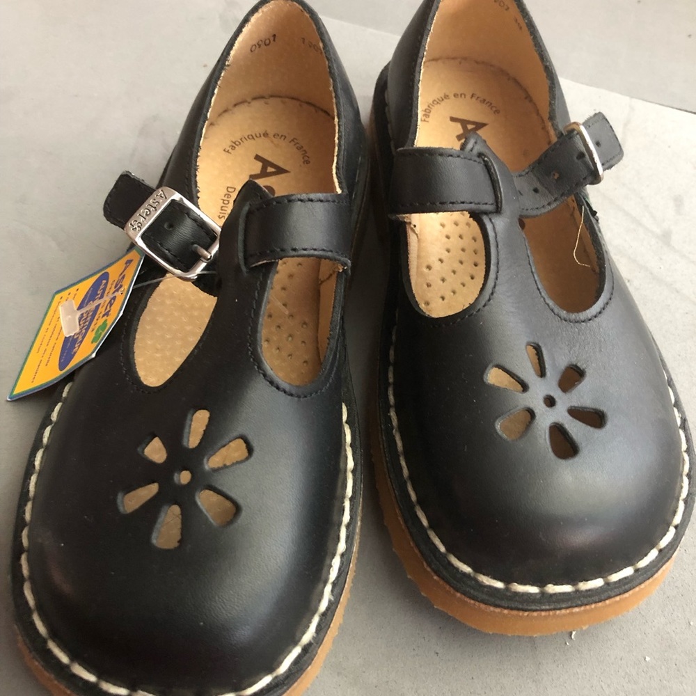 Aster Navy blue children’s shoe. New w tag.